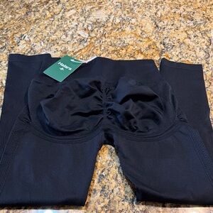 NWT- HALARA Black Leggings with Shaped Back Seam Small